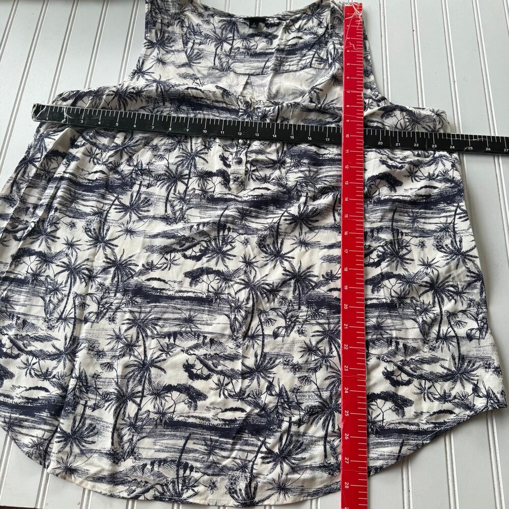 Torrid challis henley pocket sleeveless tank in a jungle toile print Size 2 - Picture 8 of 9